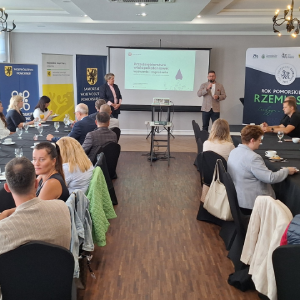 Obrazek dla: Między pokoleniami